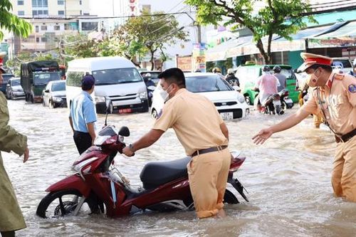 Triều cường vượt mốc lịch sử, Cần Thơ tiếp tục cho học sinh học tại nhà