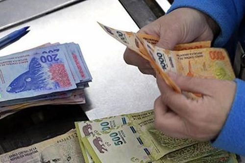 Argentina ra mức thuế mới đối với giao dịch sử dụng ngoại tệ