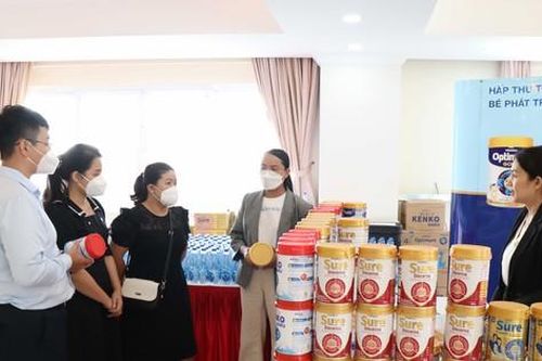 Nâng cao năng lực đội ngũ chăm sóc sức khỏe cho trẻ em và người cao tuổi