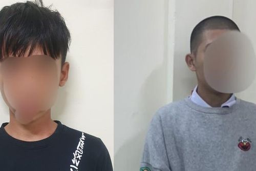 Tắc đường, 'nổi điên' dùng điếu cày đập vỡ kính ô tô