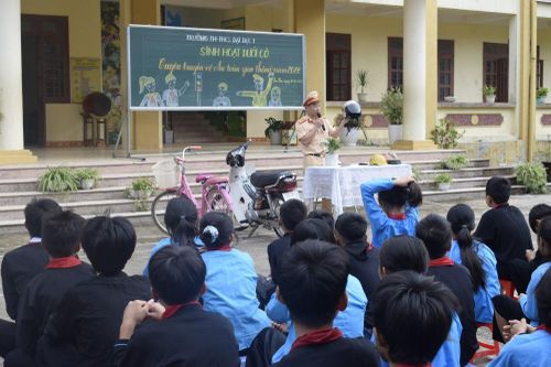 Học sinh miền núi Quảng Ninh được tuyên truyền an toàn giao thông