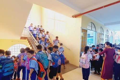 TPHCM yêu cầu trường học không để nhà vệ sinh xuống cấp, bốc mùi