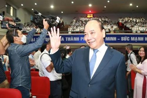 Chủ tịch nước: Sinh viên cần tranh đua với bạn bè quốc tế về đổi mới sáng tạo