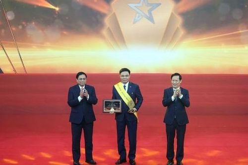 Thủ tướng dự Lễ tôn vinh Doanh nhân Việt Nam tiêu biểu 2022