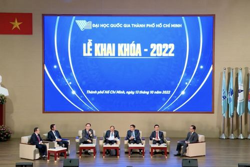 Giám đốc ĐH Quốc gia TP.HCM đặt câu hỏi với Chủ tịch nước và các Bộ trưởng