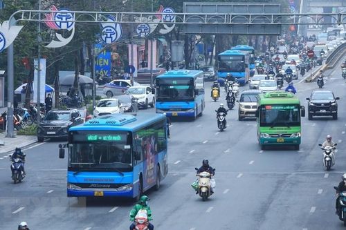 Buýt Hà Nội: Sản lượng khách phục hồi chậm, doanh thu bán vé sụt giảm
