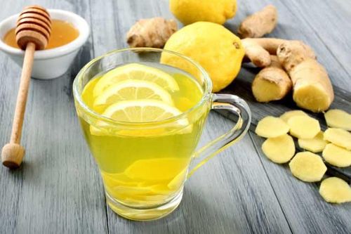 Mách các chị em cách uống nước chanh gừng cực kì chuẩn buổi sáng để da đẹp, dáng xinh cơ thể được thanh lọc