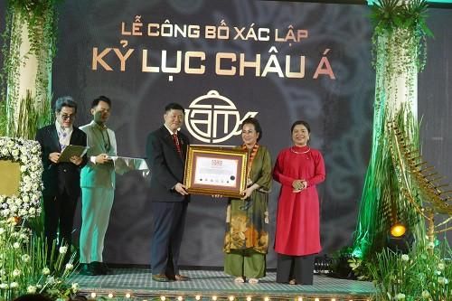 Bộ sưu tập 'Tâm Trà Diệu Bảo' xác lập kỷ lục châu Á