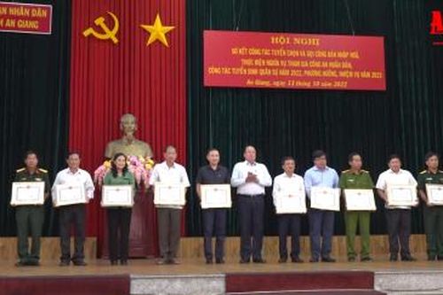 An Giang sơ kết công tác tuyển quân, tuyển sinh quân sự năm 2022
