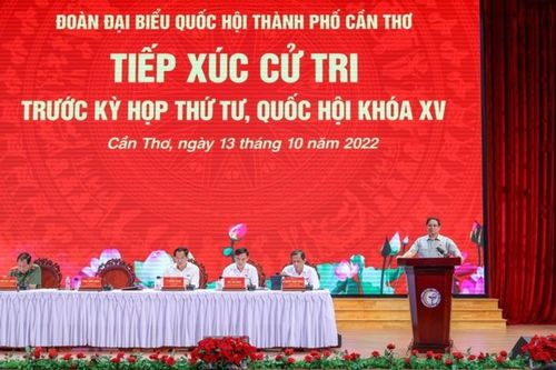 Thủ tướng thông tin về đề xuất nâng lương và giải pháp cho nguồn cung xăng dầu