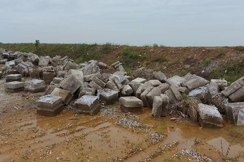 Dự án đê, kè biển 'đội vốn' hàng chục tỷ đồng vẫn dở dang