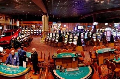 Đề xuất tiếp tục thí điểm cho người Việt vào chơi tại casino đến năm 2024