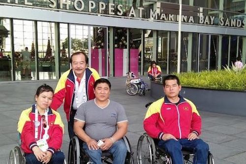 'Ông đỡ' mát tay cho nhiều người khuyết tật tỏa sáng
