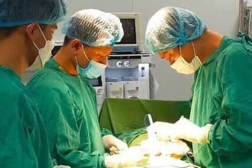 Bệnh nhi chào đời mắc bệnh hiếm