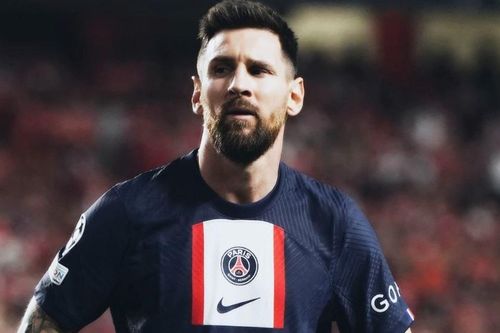 Hành động gây tranh cãi của Messi khi Barca gặp khó