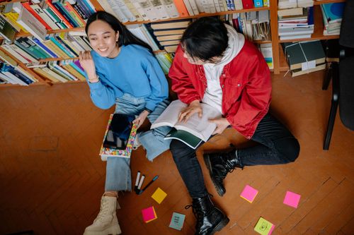 Lo lắng suy thoái, Gen Z chạy đua chuẩn bị hậu tốt nghiệp