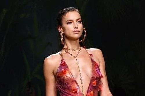 Irina Shayk chỉ ngủ 4 tiếng trước khi dự show diễn