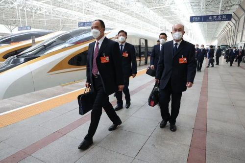 Những đoàn đại biểu đầu tiên đến Bắc Kinh dự Đại hội đảng XX