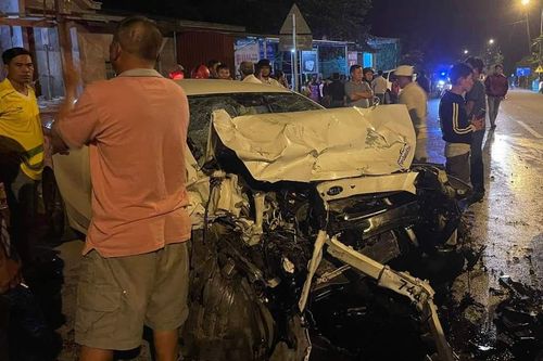 Hai ôtô đâm nhau trên quốc lộ 9, một người tử vong