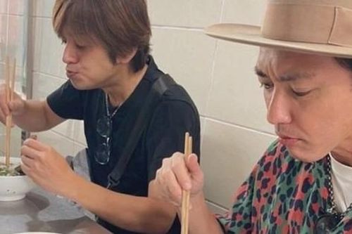 Diễn viên 'Siêu nhân Gao' ăn phở tại Hà Nội