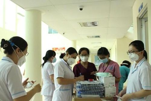 TPHCM: 9 tháng, hơn 1.000 nhân viên y tế công lập nghỉ việc