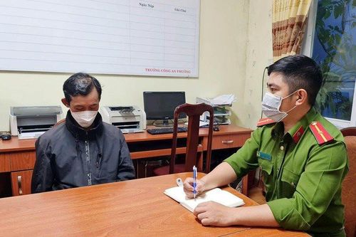Gã đàn ông dâm ô hai học sinh tiểu học trong nhà vệ sinh