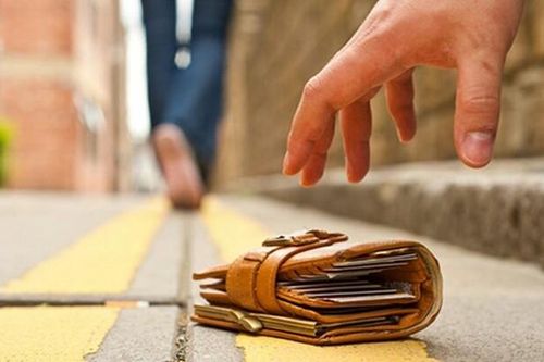 3 điều cấm kỵ khi nhặt tiền rơi trên đường