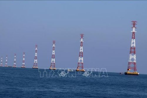 Đóng điện đường dây 220kV vượt biển trên không dài nhất Đông Nam Á