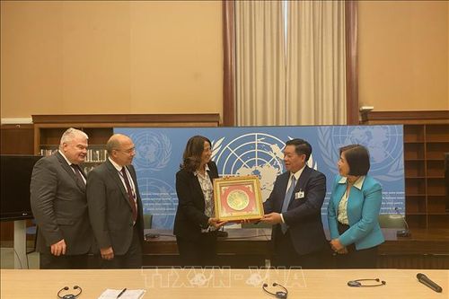 Trưởng Ban Tuyên giáo Trung ương Nguyễn Trọng Nghĩa thăm và làm việc tại Thụy Sĩ
