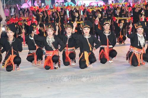 Lễ hội Quế Văn Yên (Yên Bái): Rực rỡ sắc màu 'Người Dao xuống phố'