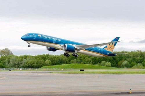 Vietnam Airlines lùi giờ khởi hành nhiều chuyến bay do bão số 5