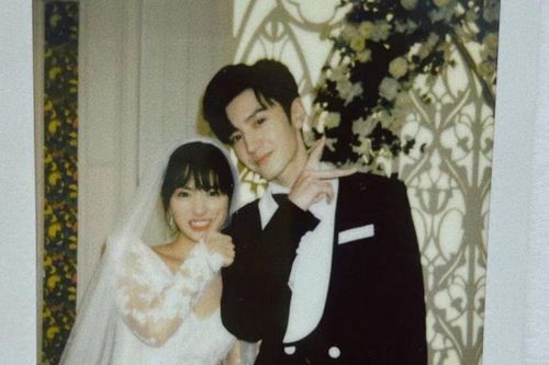 Lộ ảnh cưới của Thẩm Nguyệt và Trần Triết Viễn, nhan sắc cô dâu thế này bảo sao chú rể vội 'chốt đơn'