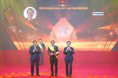 Chủ tịch HĐQT THACO Trần Bá Dương được vinh danh Top 10 Doanh nhân Việt Nam tiêu biểu năm 2022