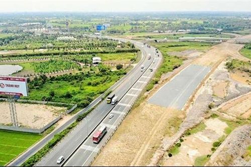 Hàng loạt nhà thầu bị cảnh cáo vì chậm tiến độ đường cao tốc