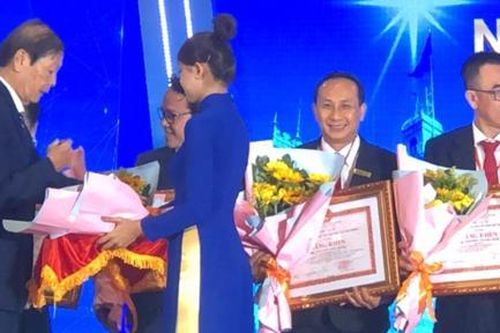 Tổng giám đốc Vina CHG nhận danh hiệu Doanh nhân tiêu biểu TPHCM 2022
