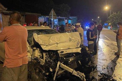 Va chạm giữa 2 ô tô trên quốc lộ 9, 1 người tử vong thương tâm
