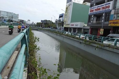 Đà Nẵng: Hầm chui 118 tỷ được giải cứu bằng máy bơm