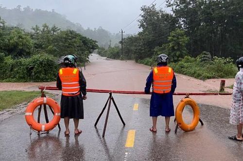 Mưa lũ gây chia cắt nhiều địa phương ở Quảng Trị
