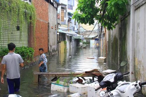 Đà Nẵng: Nhiều khu vực vẫn chìm trong nước, ghi nhận 4 người chết