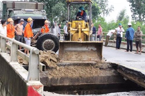 Quảng Nam gấp rút khắc phục 'hố tử thần' trên Quốc lộ 14B
