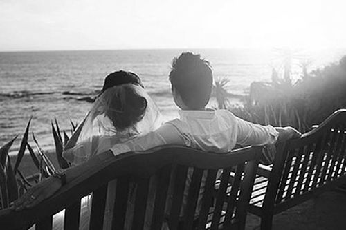 Mình lại cưới nhau em nhé?
