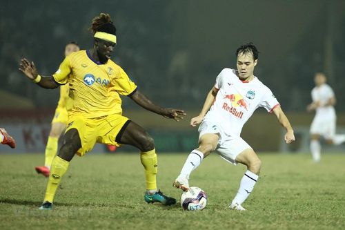 Hải Phòng vươn lên vị trí thứ hai