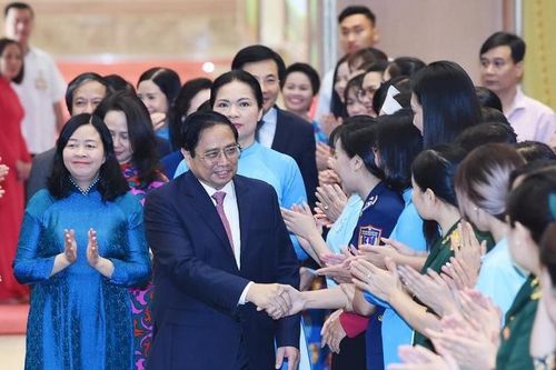 Thủ tướng Phạm Minh Chính đối thoại với phụ nữ Việt Nam