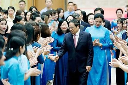 Thủ tướng Chính phủ Phạm Minh Chính đối thoại với phụ nữ nhân kỷ niệm Ngày Phụ nữ Việt Nam 20-10