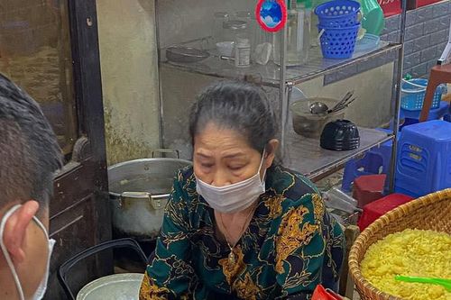 Cuối tuần lê la hàng quán tuổi đời 100 năm ở Hà Nội