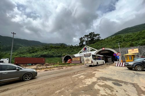 Hầm Hải Vân đã được lưu thông sau sự cố lũ quét đêm 14/10