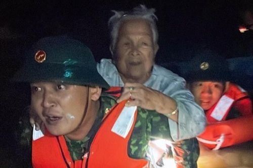 BĐBP Đà Nẵng: Khẩn trương di dời dân trong đêm ra khỏi vùng ngập lụt