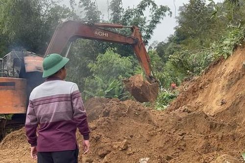 Tìm thấy thi thể nạn nhân trượt chân mất tích ở sông Na