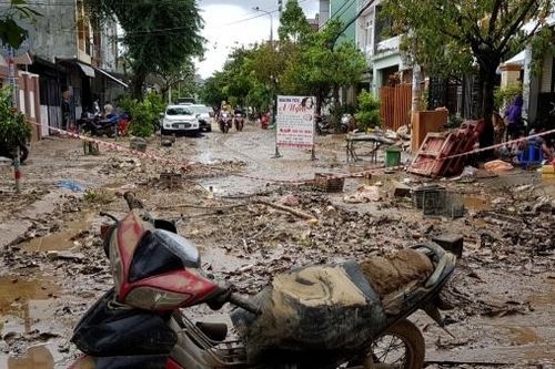Đà Nẵng tan hoang sau mưa lũ