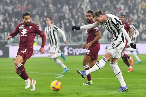 Torino vs Juventus: 'Bà đầm già' sụp đổ